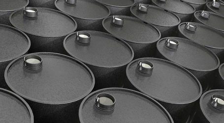 Нефть дорожает на 1% на опасениях вокруг поставок