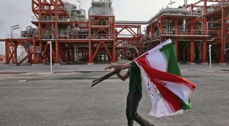 Iran inks $460 million oil deal, anticipating an end to sanctions