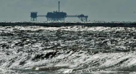 Ураган в США свел на нет рост добычи нефти ОПЕК+