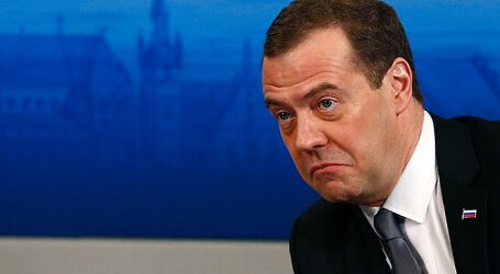 Медведев допустил рост цен на газ в Европе до $4000