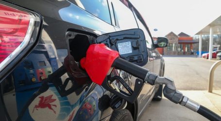 Цены на бензин в США установили исторический рекорд