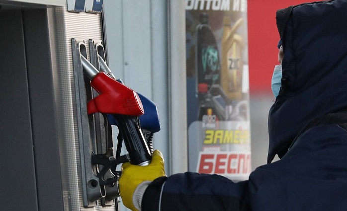 В России цена бензина Аи-95 на бирже обновила исторический максимум