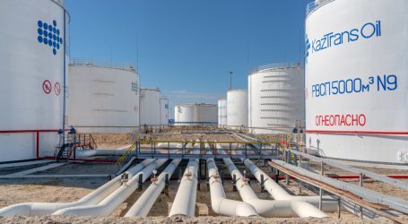 Казахстан продолжает транзит российской нефти в Китай по графику