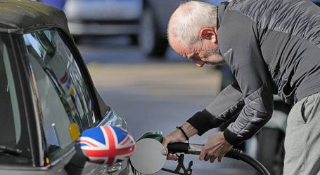 В Великобритании стоимость полного бака бензина впервые превысила £100