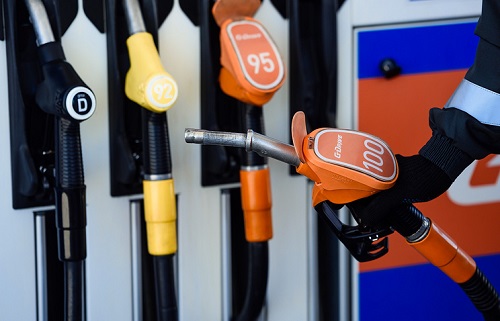 Rusiyada oktan ədədi 100 olan benzin satışda