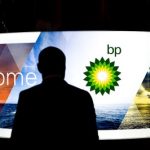 BP slashes 2016 pay for boss Dudley