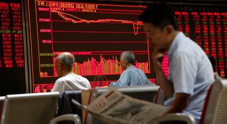 Валютные резервы Китая упали впервые за последние полгода