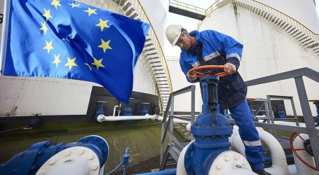Цена на газ в Европе впервые в истории превысила $2400