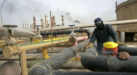 Iran Cuts Oil Production to Minimum in Forty Years