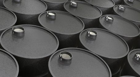 Oil steadies amid supply doubts, but heads for sharp weekly decline