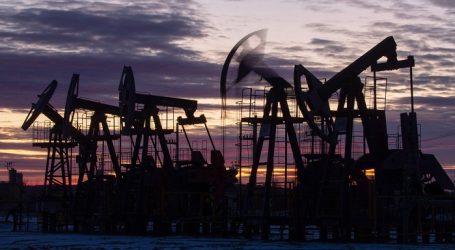 Нефть торгуется разнонаправленно на различных факторах