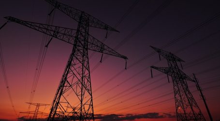 Поставки азербайджанской электроэнергии в Грузию сократились в 1,8 раза