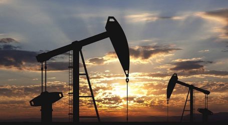 Нефть умеренно подорожала на опасениях за поставки