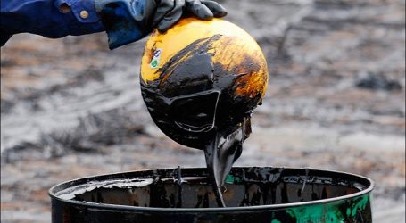 Нефть слабо дорожает после уверенного роста накануне