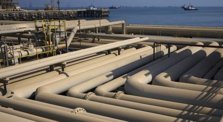 Saudi Aramco Discusses $10 Billion Pipeline Sale