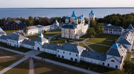 Путин посетил восстановленный «Роснефтью» Коневский монастырь на Ладоге — ФОТО