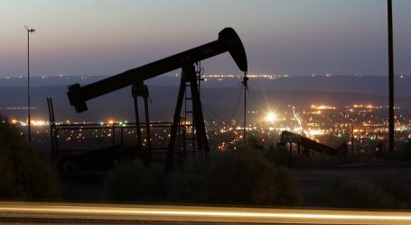 Oil rises amid decline in US inventories