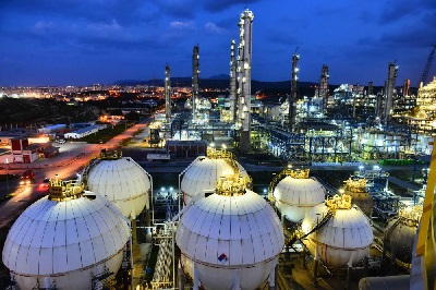 İzmirdə yeni neft-kimya kompleksinin inşasına 2019-a planlaşdırılır