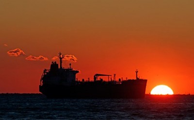 Иран начал экспорт нефти с плавучих хранилищь