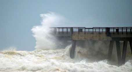 SOCAR эвакуирует нефтяников с морских платформ – надвигается шторм